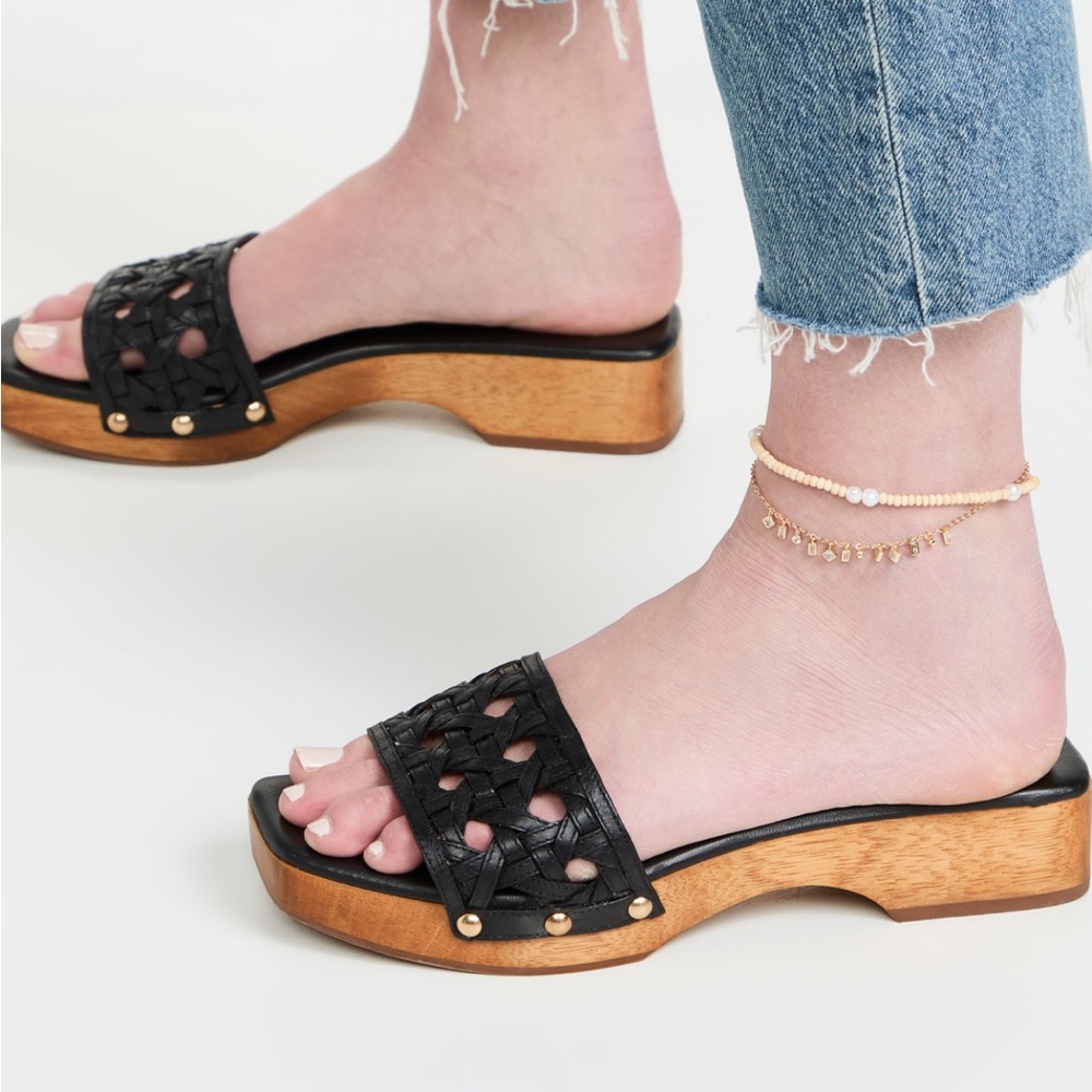 NWT tory Burch, sandals never worn!